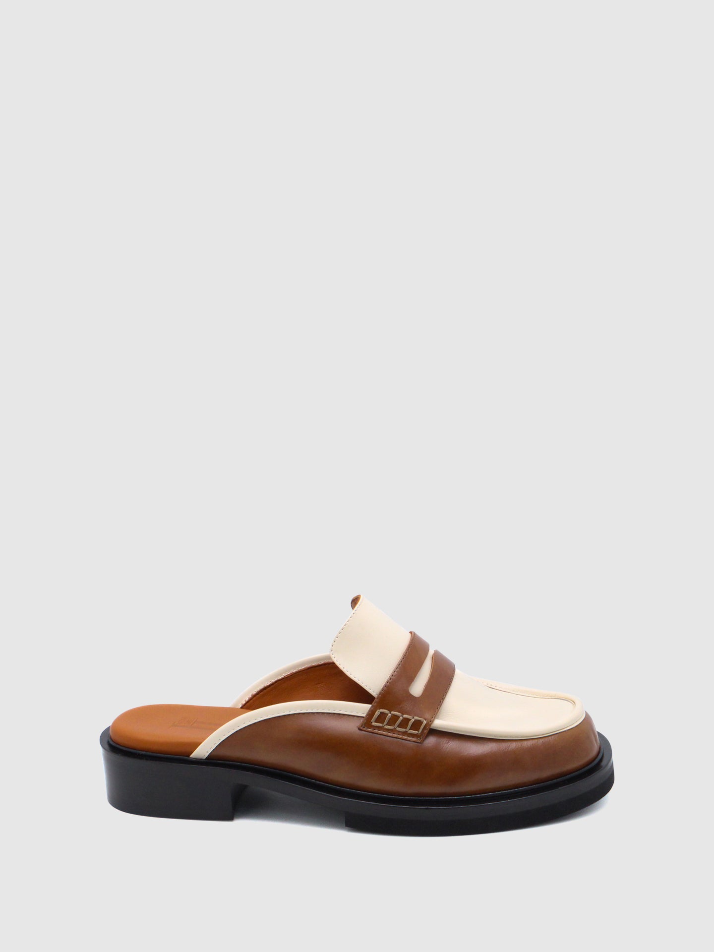 JJ Heitor Mules Slip-on em Camel/Branco Cru
