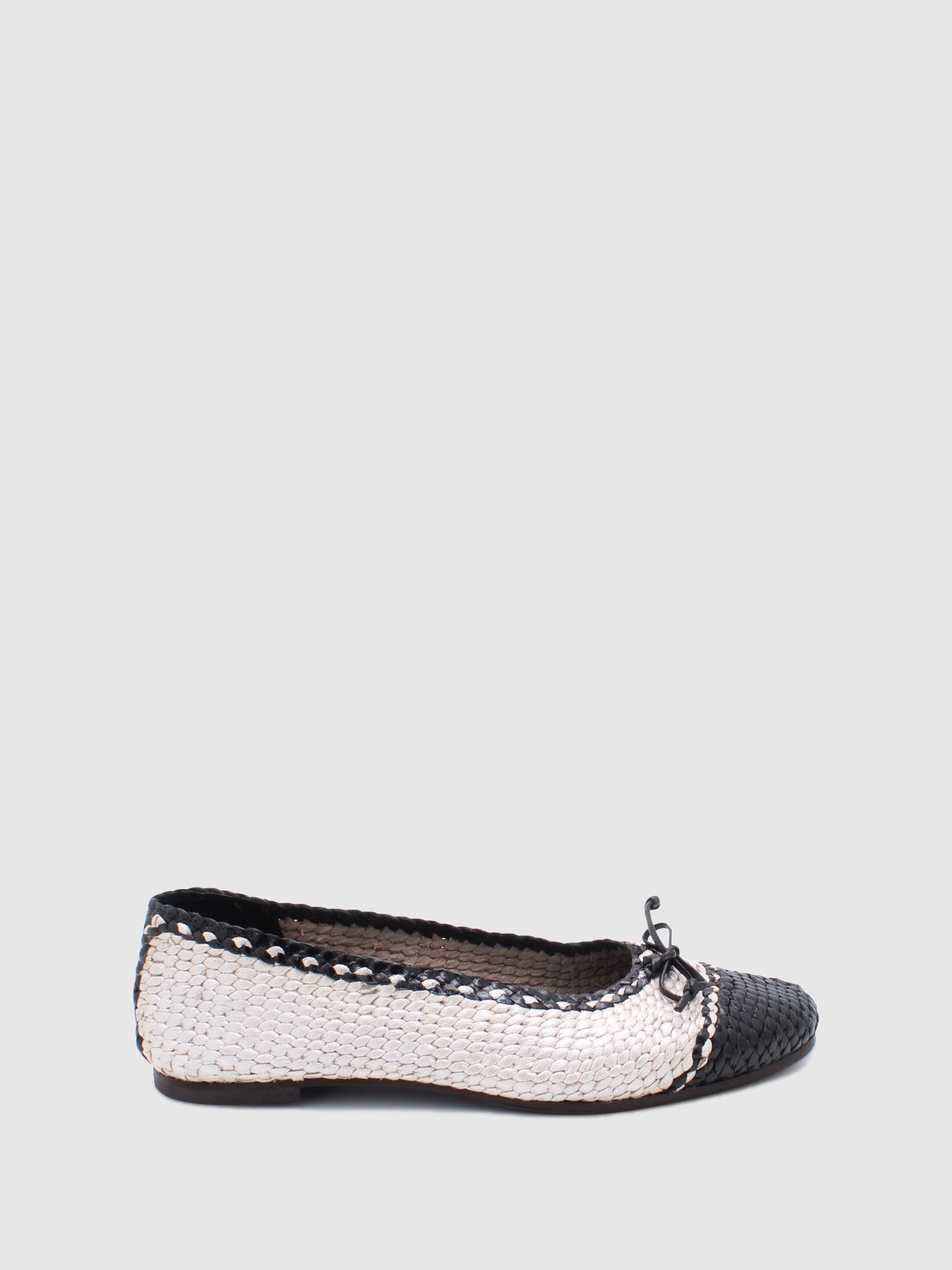 JJ Heitor Loafers Clássicos em Bege/Preto