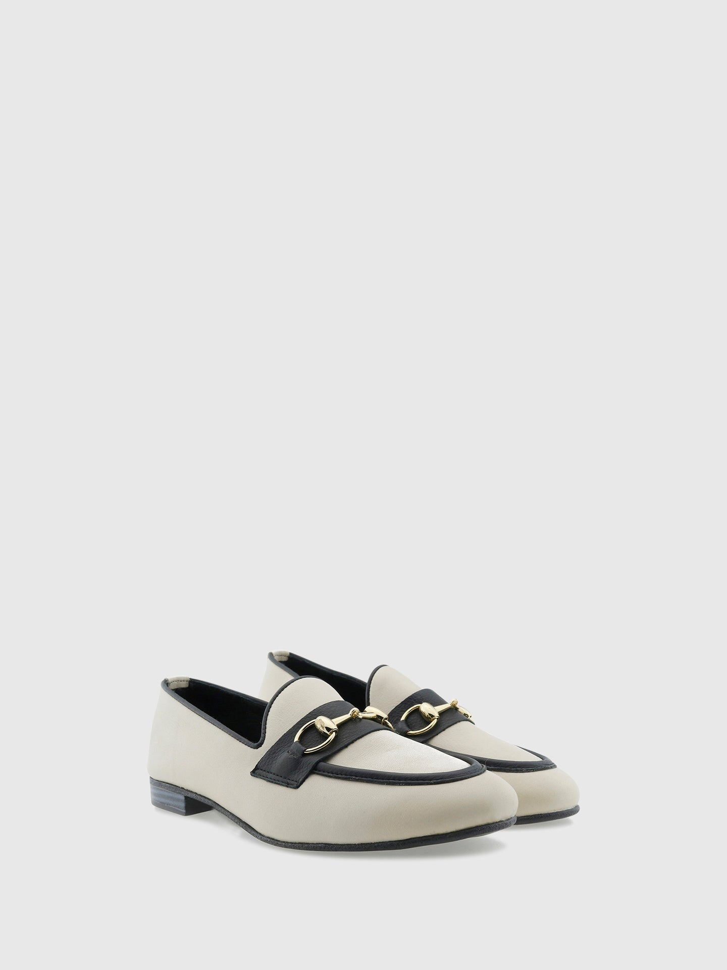 OXALÁ Loafers com Apliques em Branco