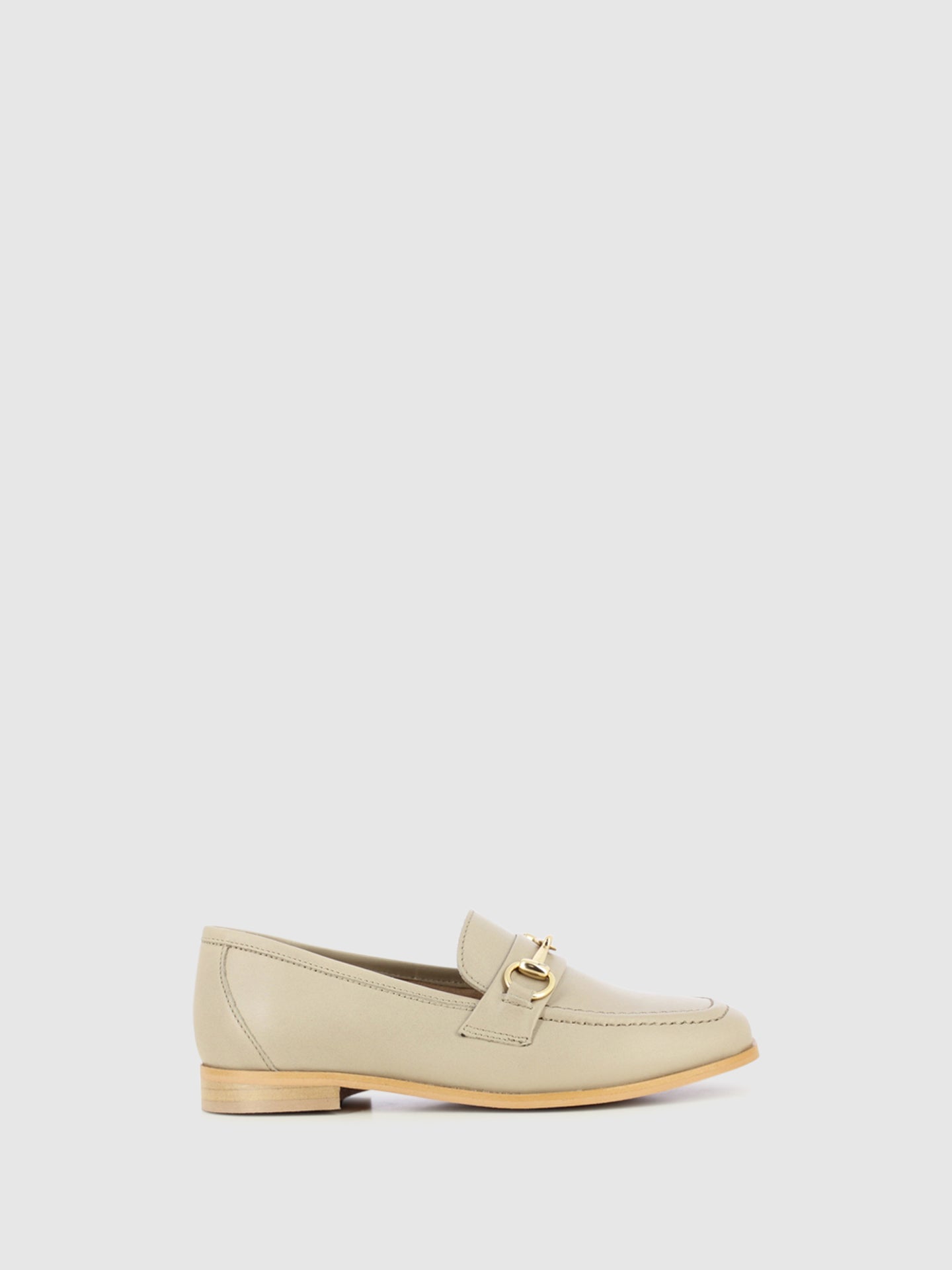 Foreva Loafers com Apliques Metálicos em Taupe
