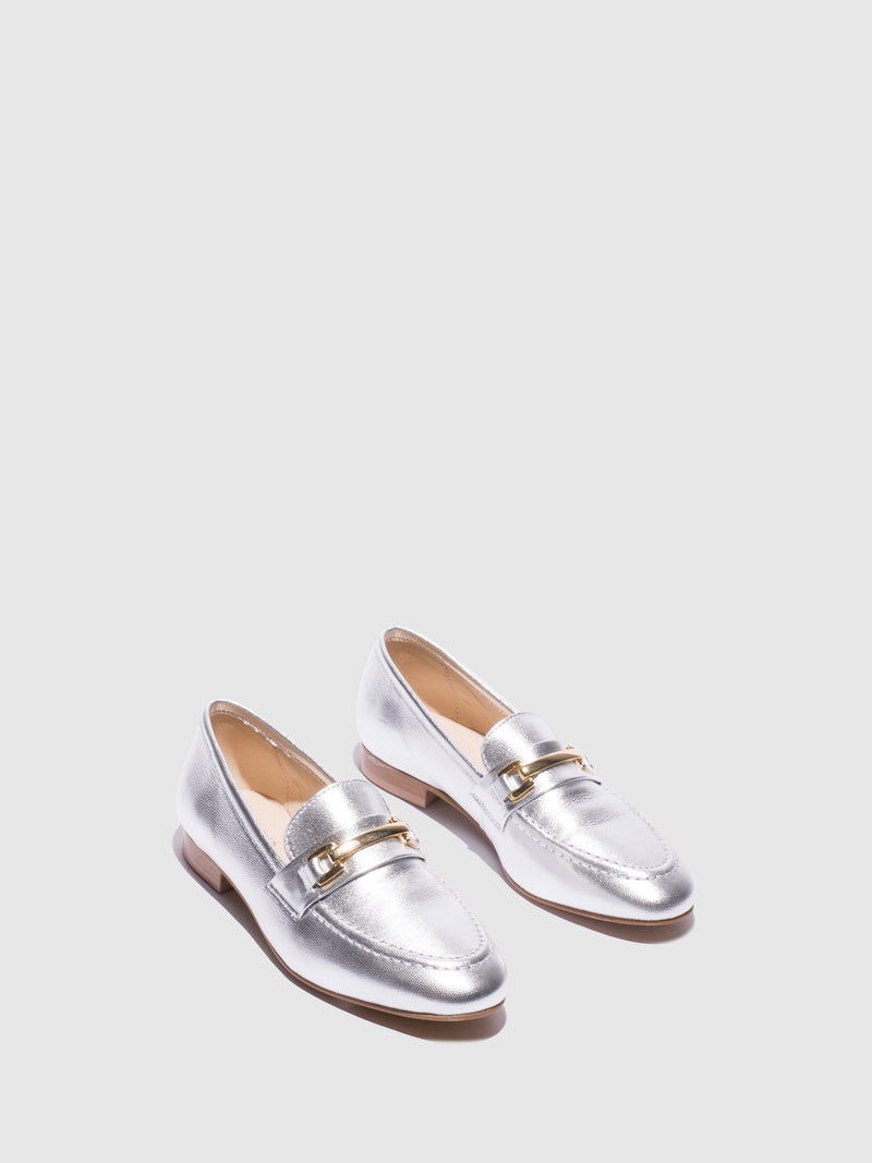 Foreva Loafers com Apliques Metálicos em Prateado