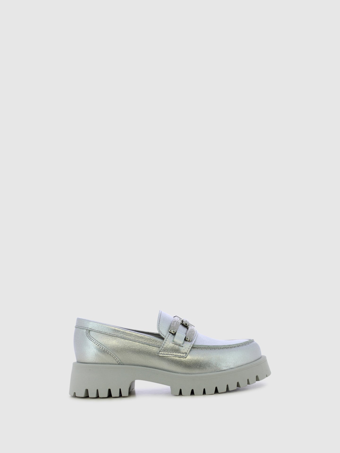 Foreva Loafers com Apliques Metálicos em Prateado