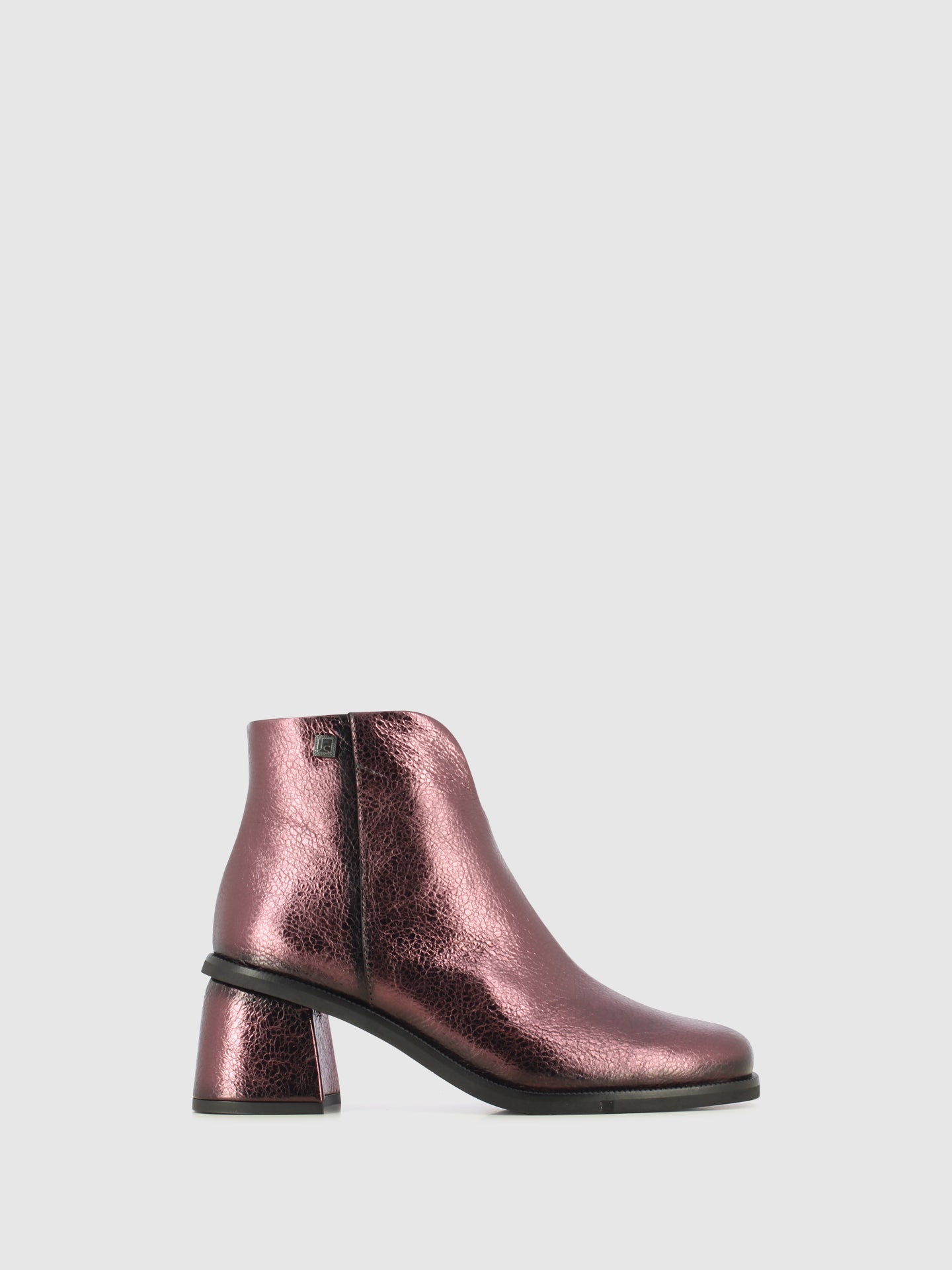 Jose Saenz Botins com Fecho em Carmesim