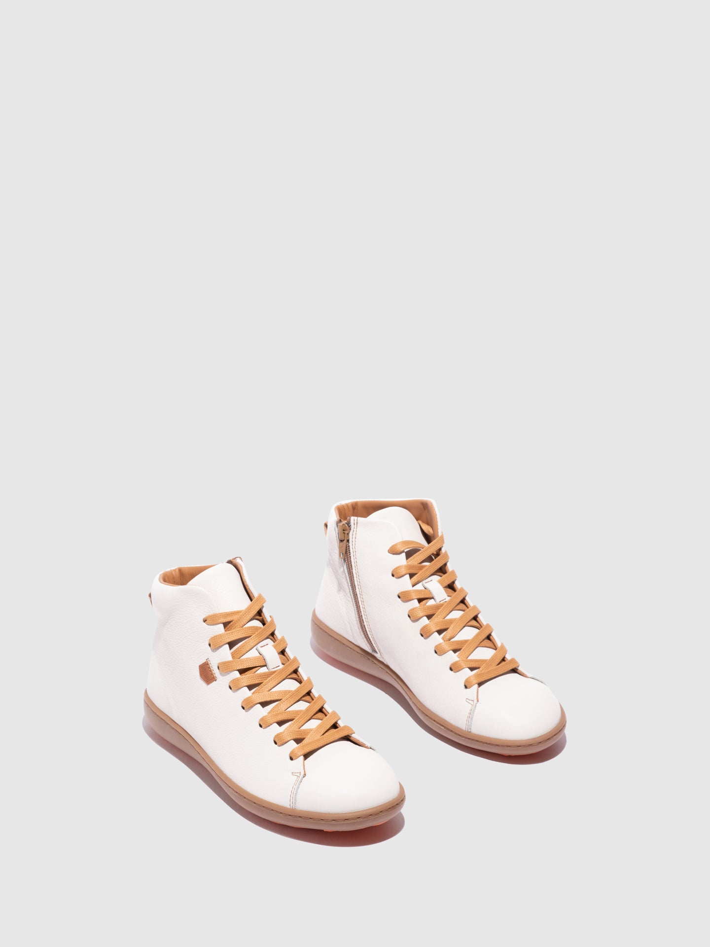 On Foot Botins com Atacadores em Branco