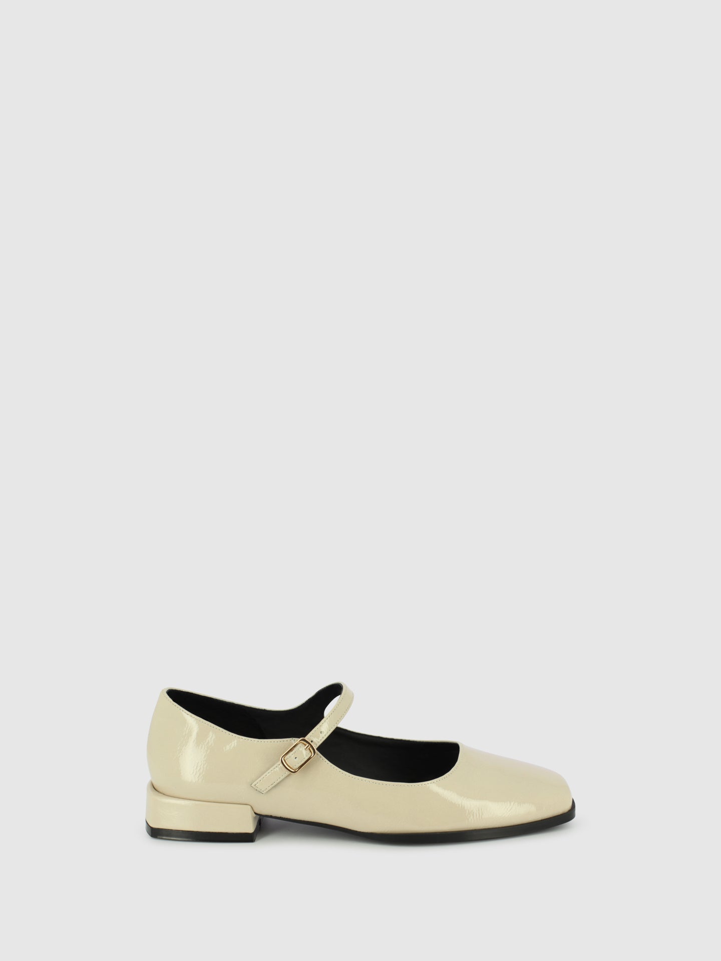 Top3 Sapatos com Fivela em Bege