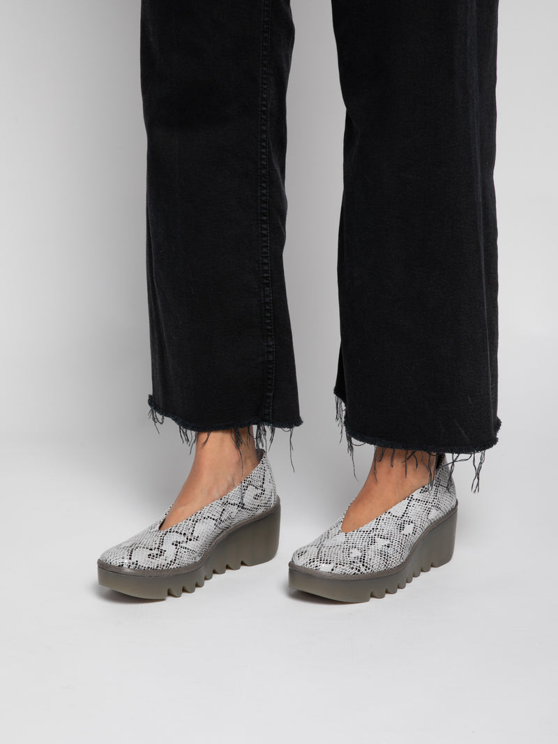 Fly London Sapatos com Cunha BESO246FLY SNAKE/JANEDA OFFWHITE/PIOMBO
