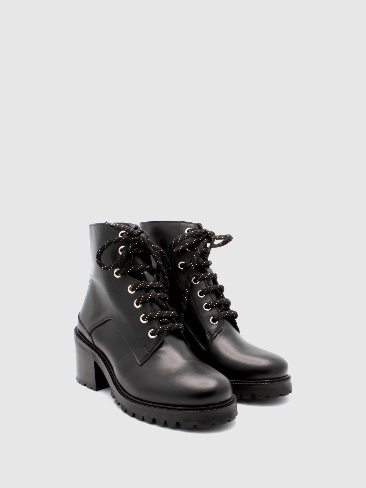 JJ Heitor Botins com Atacadores em Preto